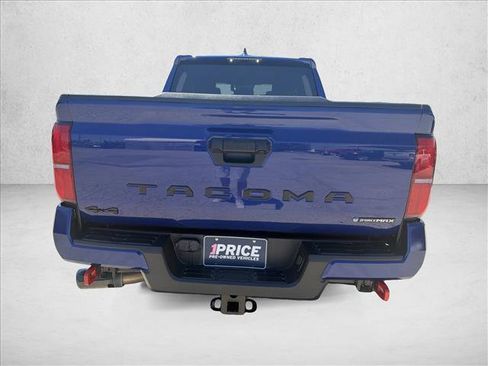 Used 2025 Toyota Tacoma TRD Sport AWD/4WD image 4