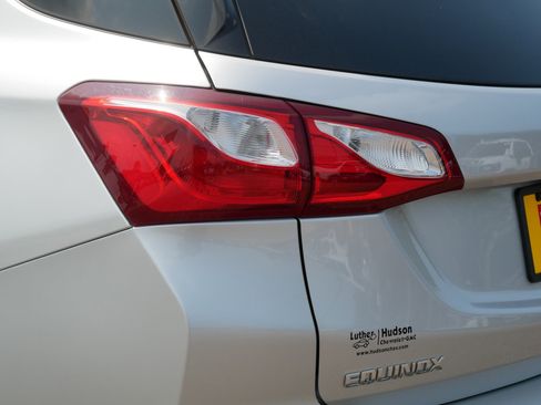 Used 2018 Chevrolet Equinox LT AWD/4WD image 17