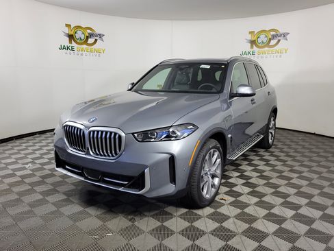 New 2026 BMW X5 xDrive50e image 3