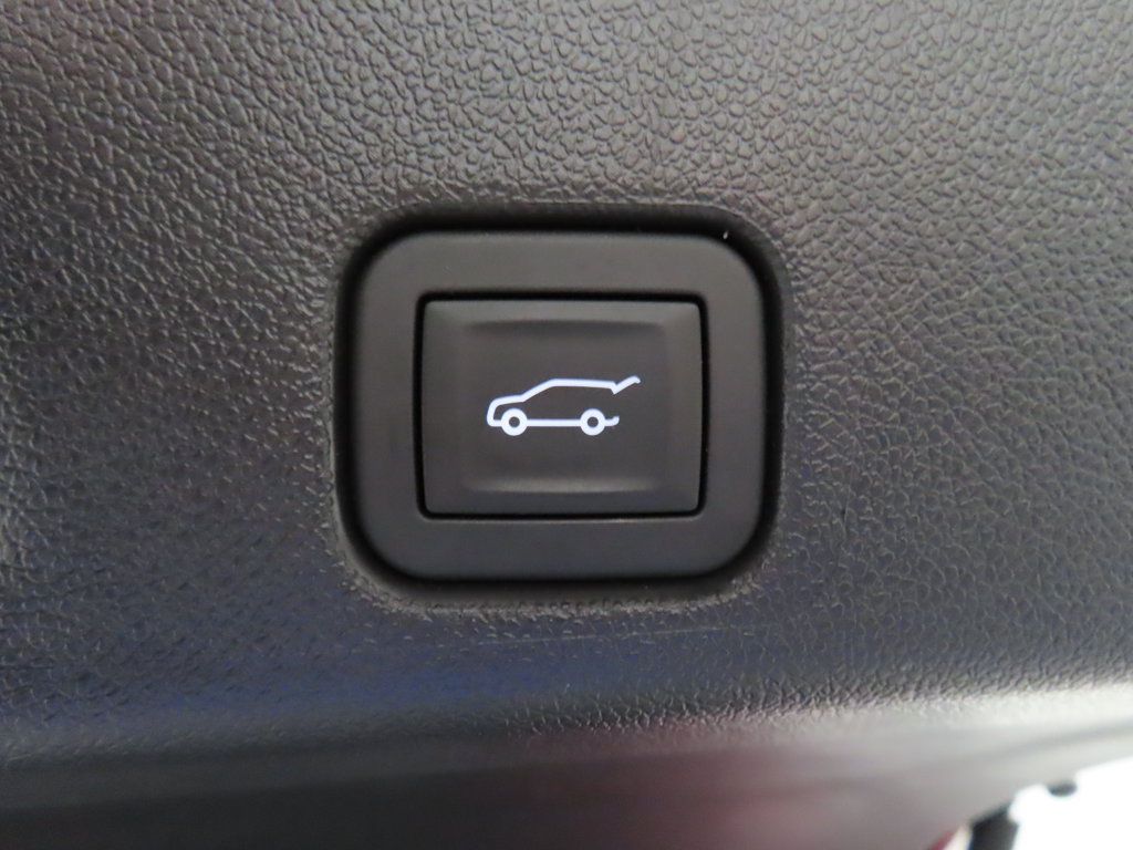 Used 2026 GMC Acadia AT4 w/ LPO, Floor Liner Package AWD/4WD image 45