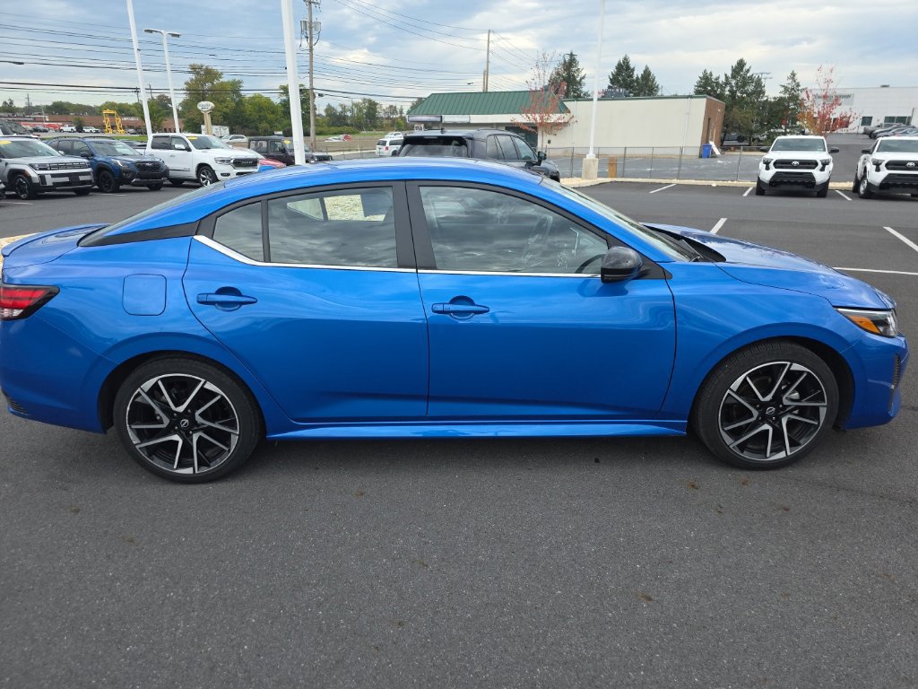 Used 2025 Nissan Sentra SR FWD image 9