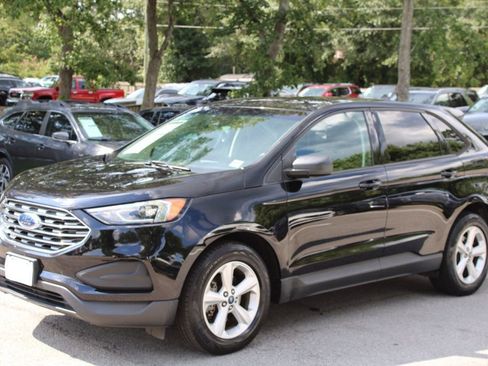 Used 2020 Ford Edge SE image 3