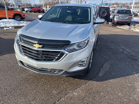 Used 2020 Chevrolet Equinox LT w/ Driver Convenience Package image 3