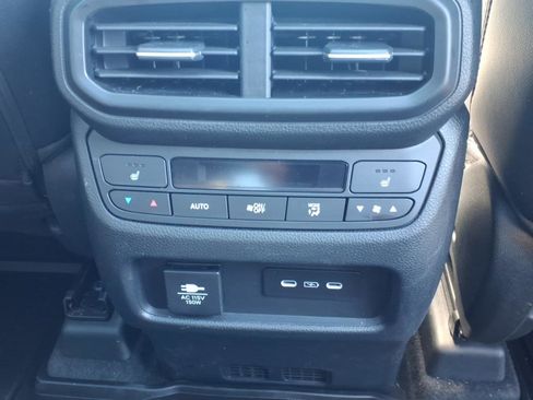 Used 2025 Honda Pilot Black Edition image 19