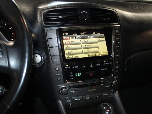 Used 2010 Lexus IS 350C w/ Luxury Pkg RWD image 15