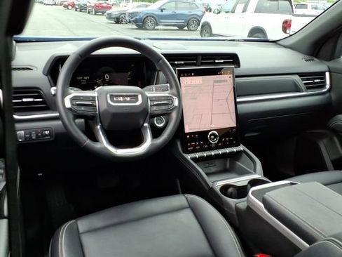 Used 2025 GMC Terrain Elevation w/ Elevation Premium Package AWD/4WD image 6