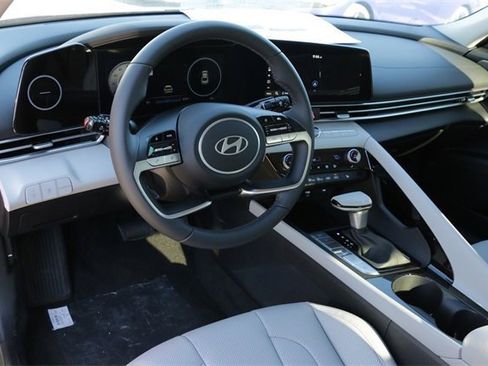 New 2025 Hyundai Elantra Limited image 8