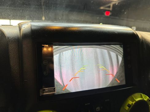 Used 2017 Jeep Wrangler Unlimited Rubicon AWD/4WD image 16