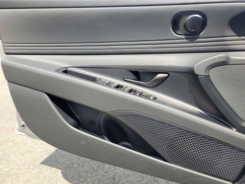 New 2025 Hyundai Elantra SEL image 17
