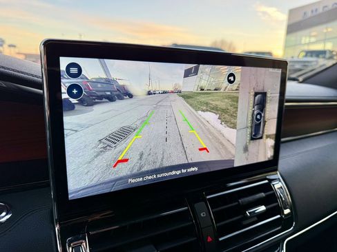 Used 2023 Lincoln Navigator Reserve image 23