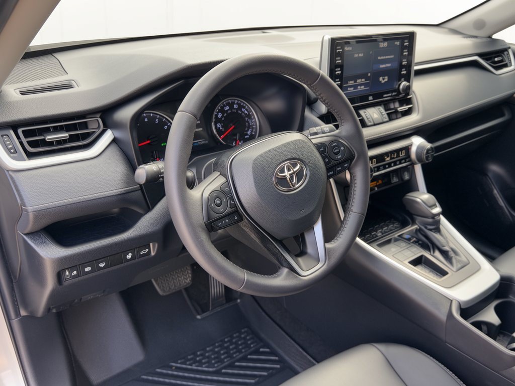Used 2021 Toyota RAV4 XLE Premium FWD image 4