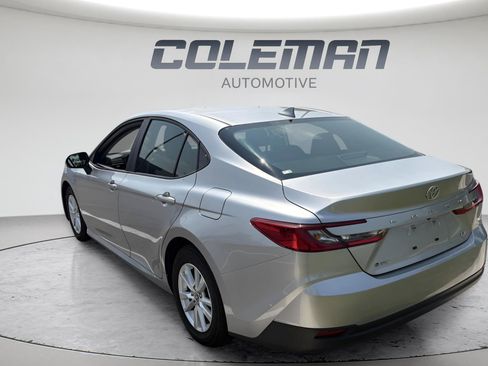 Used 2025 Toyota Camry LE FWD image 4