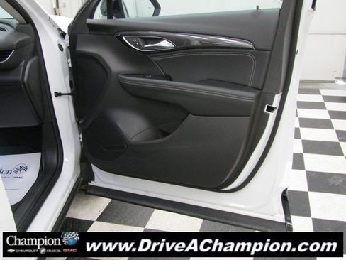 Used 2022 Buick Envision Essence w/ Sport Touring Package image 39