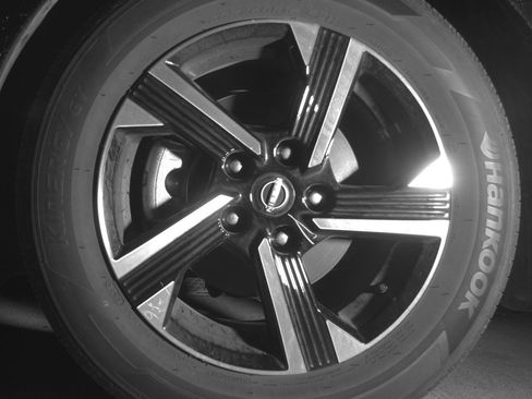 Used 2025 Nissan Sentra SV FWD image 11