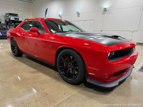 Used 2015 Dodge Challenger SRT Hellcat RWD image 34