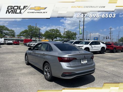 Used 2024 Volkswagen Jetta SE FWD image 8
