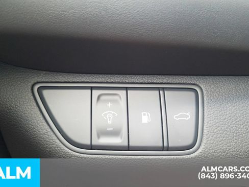Used 2025 Genesis G70 2.5T RWD image 34