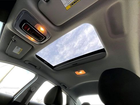 Used 2025 Hyundai Elantra SEL image 20