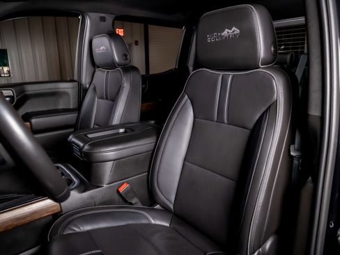 Used 2021 Chevrolet Silverado 1500 High Country w/ Technology Package image 4