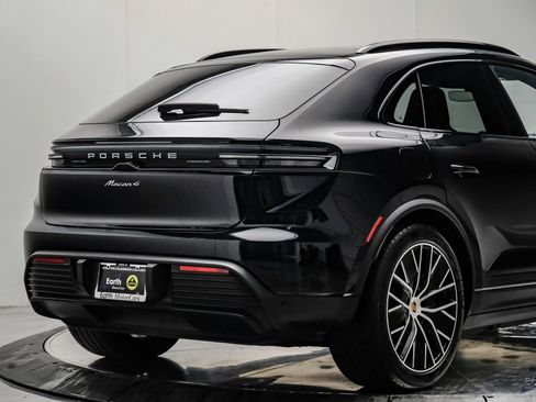 Used 2025 Porsche Macan 4 Electric AWD/4WD image 17