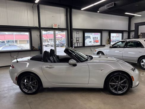 Used 2016 MAZDA MX-5 Miata Grand Touring image 21