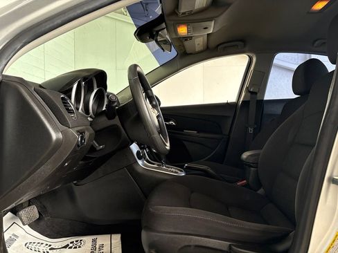 Used 2014 Chevrolet Cruze LT FWD image 11