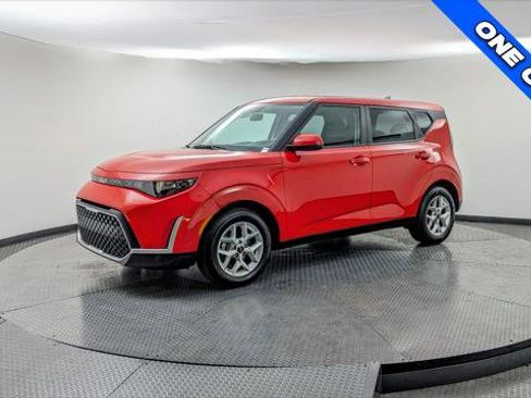 Used 2025 Kia Soul LX w/ LX Technology Package image 2