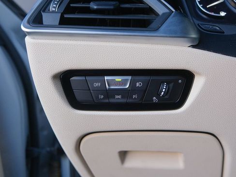 Used 2019 BMW 330i Sedan w/ Driving Assistance Package image 14