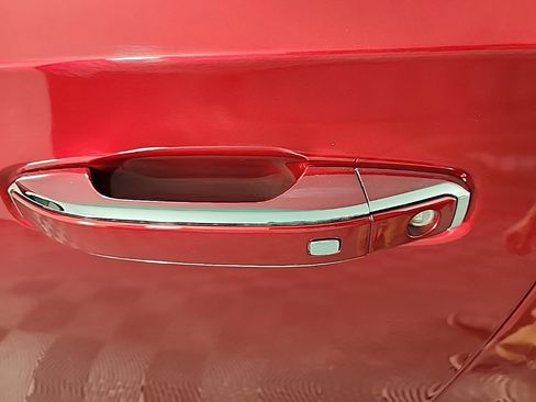 New 2025 Chevrolet Suburban Premier image 17