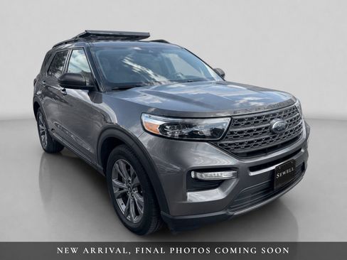Used 2021 Ford Explorer XLT w/ Equipment Group 202A RWD image 2