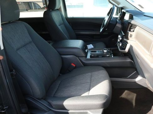 Used 2022 Ford Expedition XLT image 7