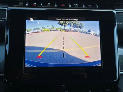 Used 2023 Jeep Grand Cherokee Altitude RWD image 10