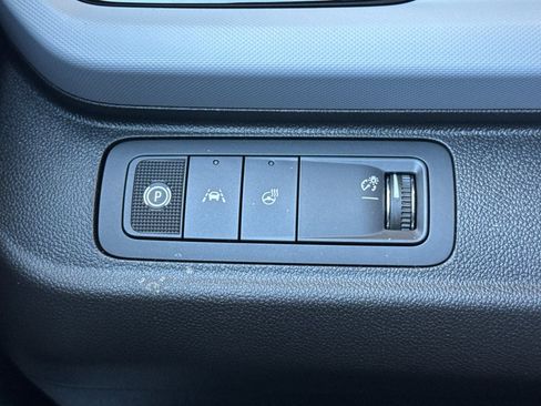 New 2027 Chevrolet Bolt LT w/ Comfort Package FWD image 30