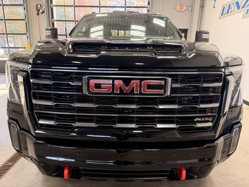 Used 2024 GMC Sierra 2500 AT4 w/ AT4 Premium Plus Package image 3