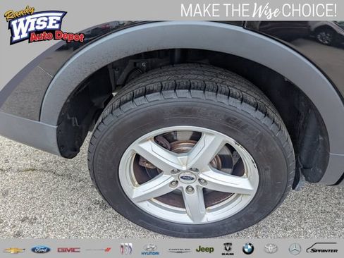 Used 2017 Ford Explorer XLT w/ Equipment Group 202A AWD/4WD image 24
