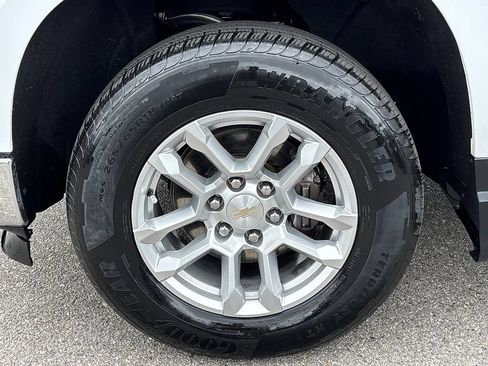 Used 2023 Chevrolet Silverado 1500 LT AWD/4WD image 28