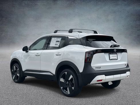 New 2025 Nissan Kicks SR FWD image 4