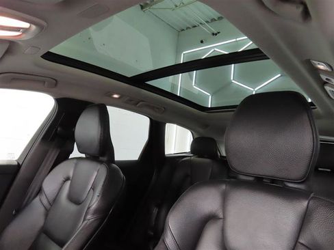Used 2023 Volvo XC60 B5 Plus AWD/4WD image 23