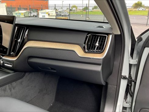 New 2026 Volvo XC60 T8 Plus w/ Climate Package PRO AWD/4WD image 28