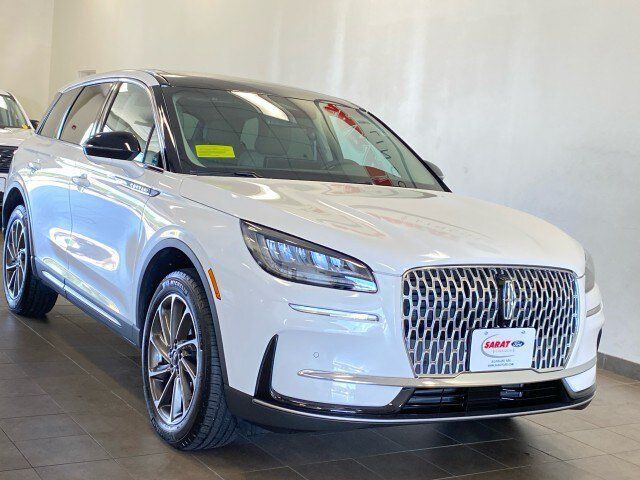 Used 2023 Lincoln Corsair AWD w/ Equipment Group 101A image 2