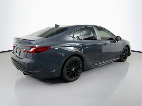 Used 2025 Toyota Camry SE w/ Convenience Package FWD image 4