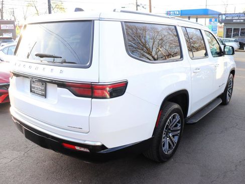 Used 2024 Jeep Wagoneer L Series II w/ Flexible Seating Group image 5