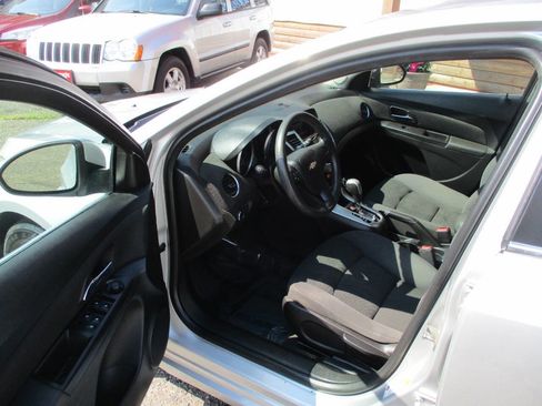 Used 2014 Chevrolet Cruze LT FWD image 14