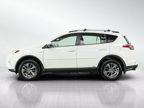 Used 2018 Toyota RAV4 XLE AWD/4WD image 2