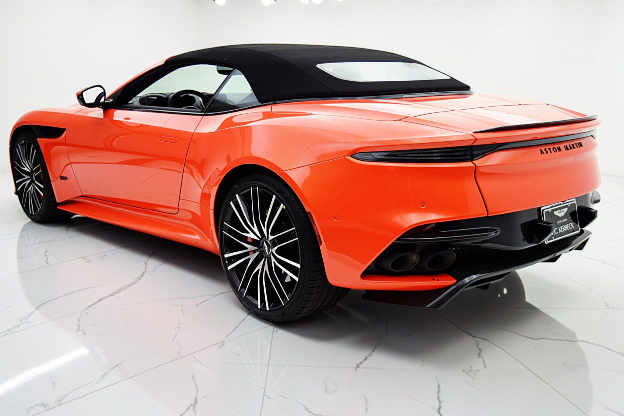Used 2023 Aston Martin DBS Superleggera Volante RWD image 20