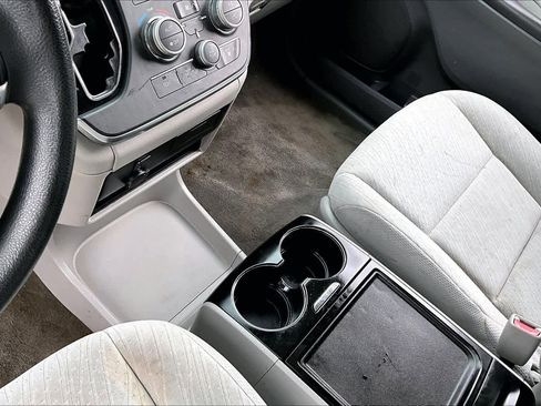 Used 2018 Toyota Sienna LE image 16