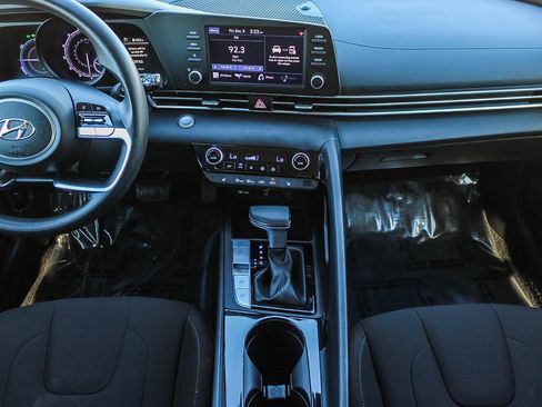 Used 2023 Hyundai Elantra Blue image 13