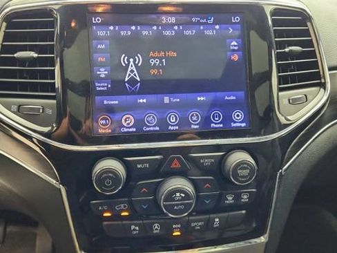 Used 2020 Jeep Grand Cherokee Limited w/ Luxury Group II AWD/4WD image 17