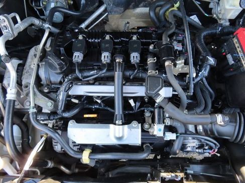 Used 2020 Nissan Kicks S image 39