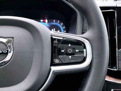 Certified 2023 Volvo XC60 B5 Ultimate image 12